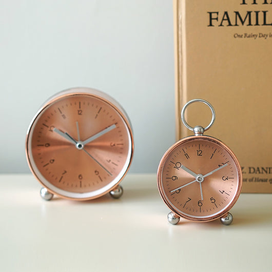 Reloj Despertador de Aluminio con Luz Nocturna y Modo Silencioso