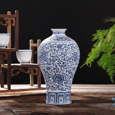Jarrón Clásico de Cerámica Azul y Blanco - Ornamento Artesanal - Image 5