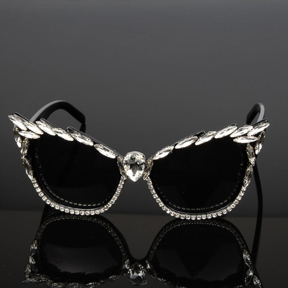 Gafas de sol estilo felino con cristales de diamante