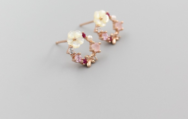 Aretes de Flores en Concha Natural