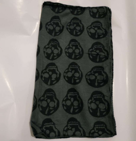Bufanda de Algodón y Cáñamo con Diseño Calavera - Image 2