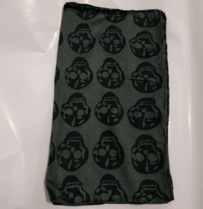 Bufanda de Algodón y Cáñamo con Diseño Calavera - Image 2