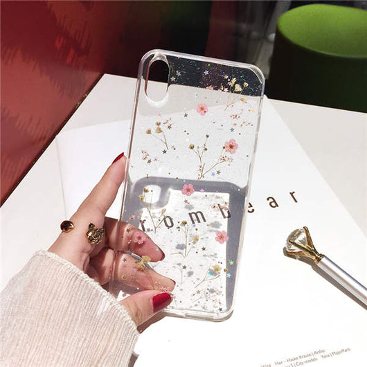 Funda para celular con flores secas en resina epoxi