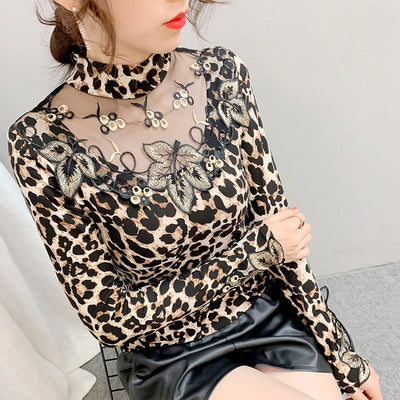 Blusa Estilo Occidental Estampado Leopardo con Encaje Bordado - Image 9