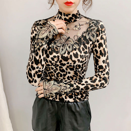 Blusa Estilo Occidental Estampado Leopardo con Encaje Bordado - Image 10