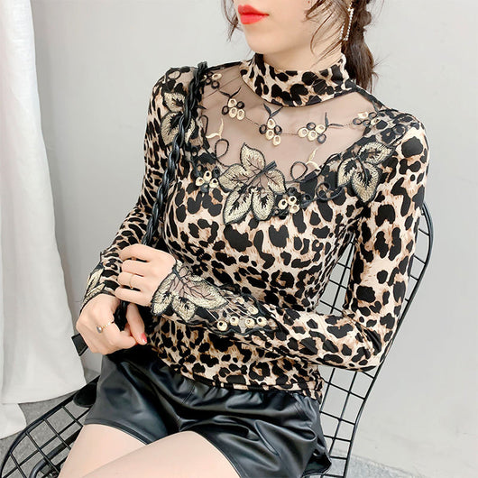 Blusa Estilo Occidental Estampado Leopardo con Encaje Bordado - Image 11