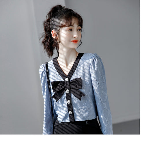 Blusa Elegante con Volantes y Escote en V - Image 8