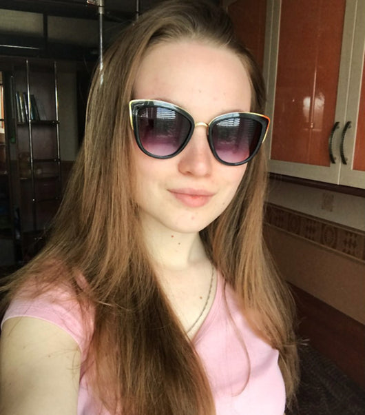 Ladies retro cat eye sunglasses with a tortoiseshell frame, gold accents, and brown gradient lenses. - Image 2