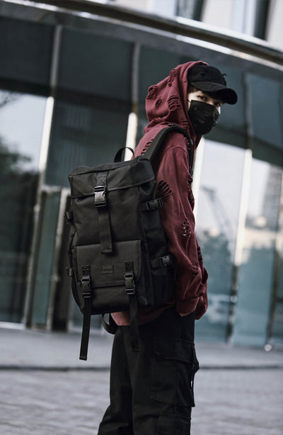 Mochila de Viaje Negra con Gran Capacidad y Compartimentos de Herramientas - Image 9