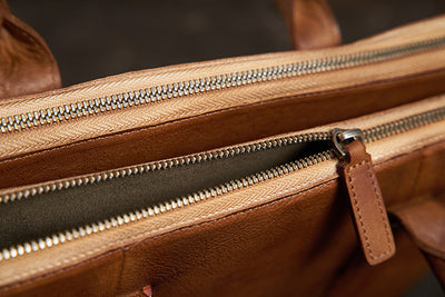 Maletín de Cuero Curtido al Vegetal para Hombre - Estilo Ejecutivo y Casual - Image 12