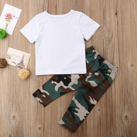 Conjunto de Dos Piezas: Camiseta y Pantalón con Estampado de Letra - Image 4