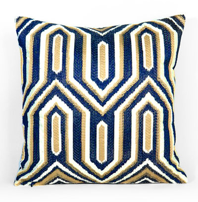 Almohada Azul Oscuro con Diseño Arqueado - Image 6