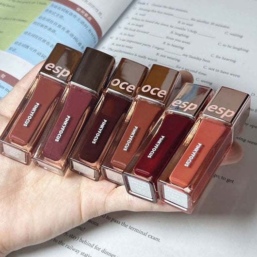 Base de Maquillaje Espejo Dorado con Lacquer Labial Duradero e Hidratante
