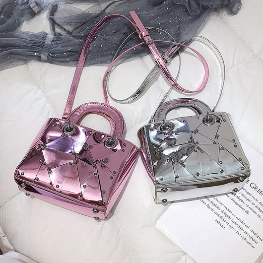 Bolso de Mano con Costuras Remachadas
