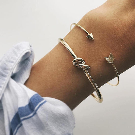 Pulsera Vintage con Nudo de Flecha y Cierre Ajustable