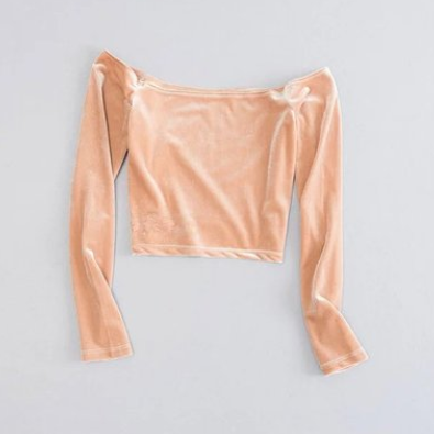 Blusa de Terciopelo Dorado con Cuello Alto y Cintura Marcada - Image 5
