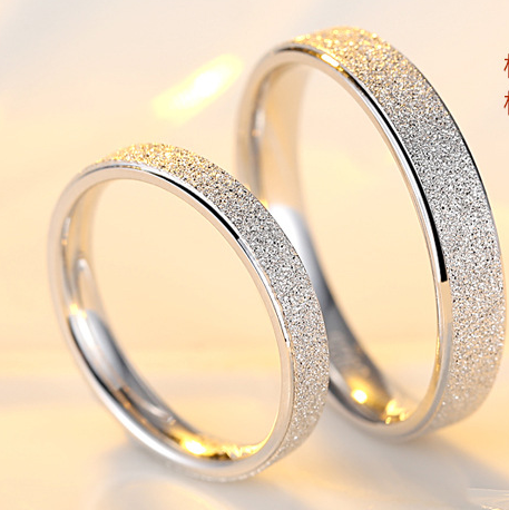 Anillo de Pareja Minimalista Plateado con Acabado Mate - Diseño Coreano Romántico - Image 2