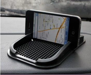 Soporte Vehicular Antideslizante para iPhone 7P - Montaje en Salpicadero con Base de Goma PU