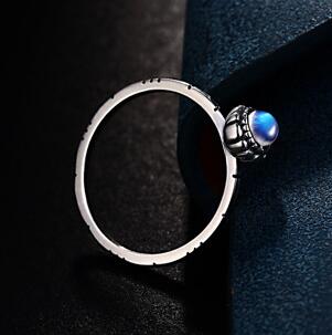 Anillo de Piedra de Luna Plata para Mujer con Cristal de Gema - Image 2