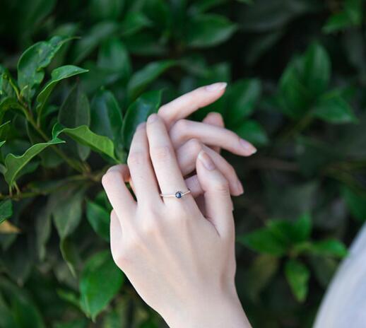 Anillo de Piedra de Luna Plata para Mujer con Cristal de Gema - Image 3