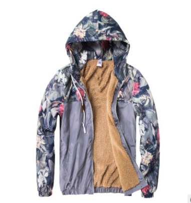 Chaqueta Deportiva Camuflada con Capucha y Detalles en Contraste - Image 13