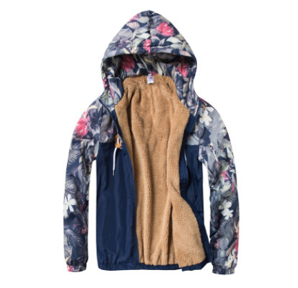 Chaqueta Deportiva Camuflada con Capucha y Detalles en Contraste - Image 14