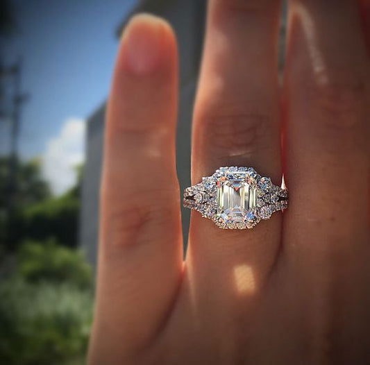 Anillo de Compromiso Estilo Princesa con Diamante Simulado