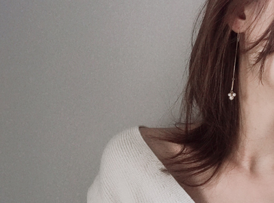 Aretes Largos Pearl Earline - Elegancia en Movimiento
