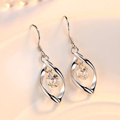 Aretes de Plata Esterlina Retorcida con Diamante - Image 4