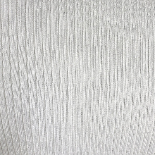 Blusa Blanca con Hombro Caído y Manga Larga - Image 4