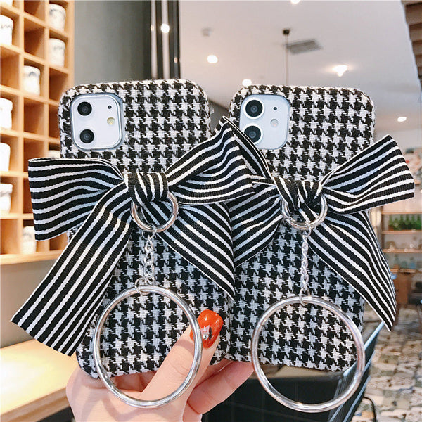 Funda Protectora para Apple con Diseño de Moño Calado y Anillo Metálico