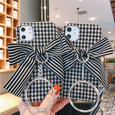 Funda Protectora para Apple con Diseño de Moño Calado y Anillo Metálico