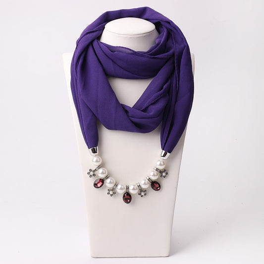 Collar de Perlas con Pañuelo Elegante