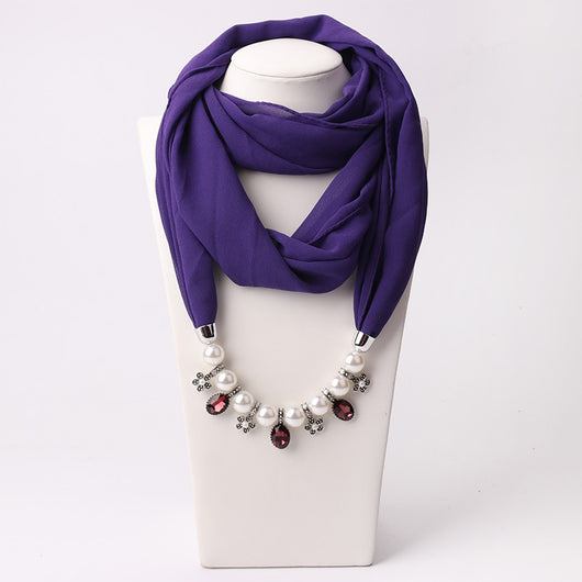 Collar de Perlas con Pañuelo Elegante