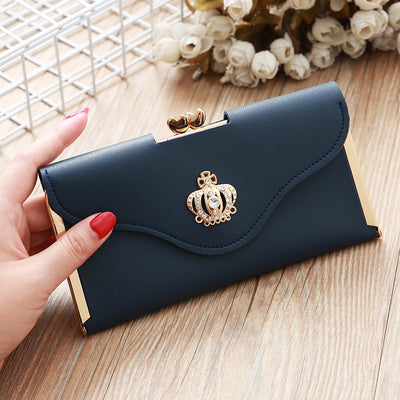 Cartera Elegante con Broche de Diamantes