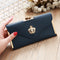 Cartera Elegante con Broche de Diamantes