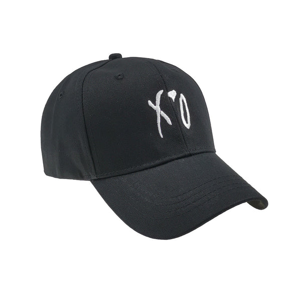 Gorra de béisbol con corazón bordado
