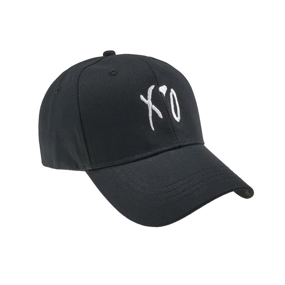 Gorra de béisbol con corazón bordado