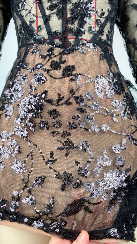 Vestido Ajustado Mini con Cuello Cuadrado y Encaje Espina de Pescado Negro - Image 9