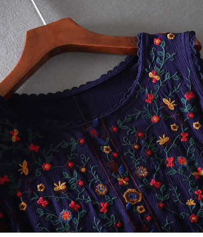 Blusa Retro Holgada con Bordado Floral - Image 25