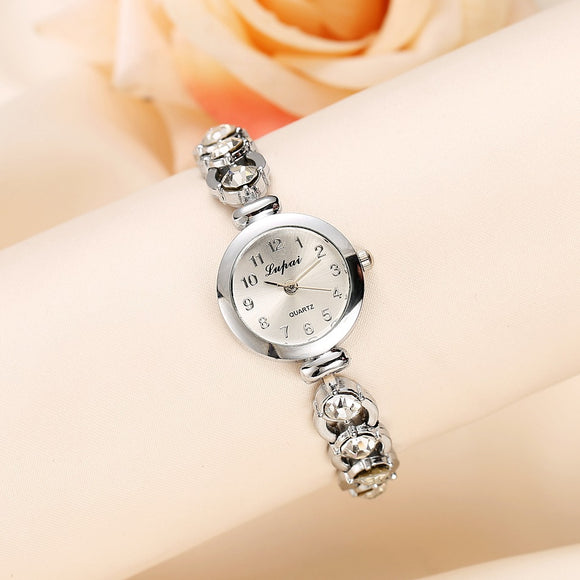Reloj Elegante para Mujer con Pulsera de Aleación y Perlas
