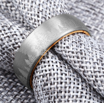 Anillo de Tungsteno Pulido con Incrustación de Madera de Pino - Image 4