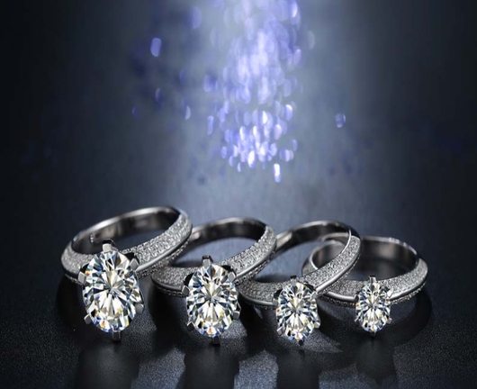 Anillo de Lujo con Seis Garras y Diamantes Pavé - Image 5