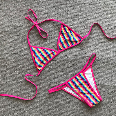 Bikini de Tres Piezas con Rayas Arcoíris