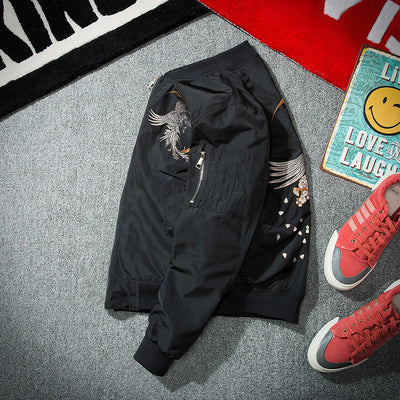 Chaqueta Bomber Hombre Estilo Coreano con Bordado Demonio - Diseño Urbano Moderno - Image 4