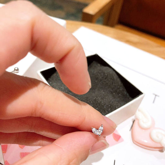 Aretes de Acero Titanio con Diseño de Orejas de Conejo