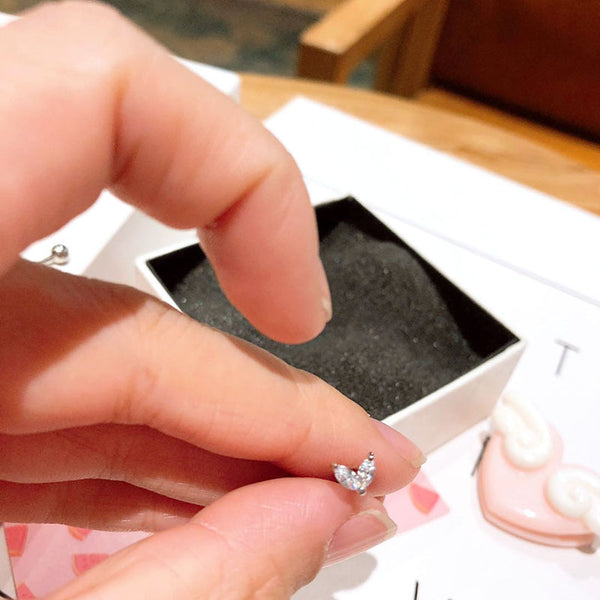 Aretes de Acero Titanio con Diseño de Orejas de Conejo