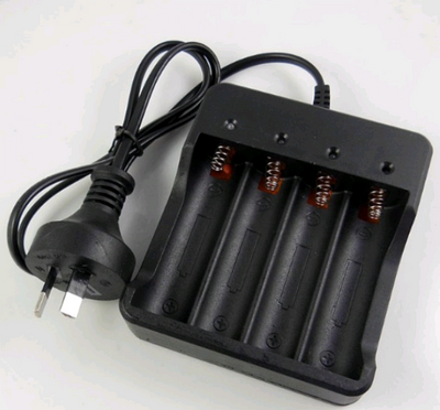 Cargador Rápido 4 Ranuras para Baterías 18650 - 3.7V/4.2V - Image 3