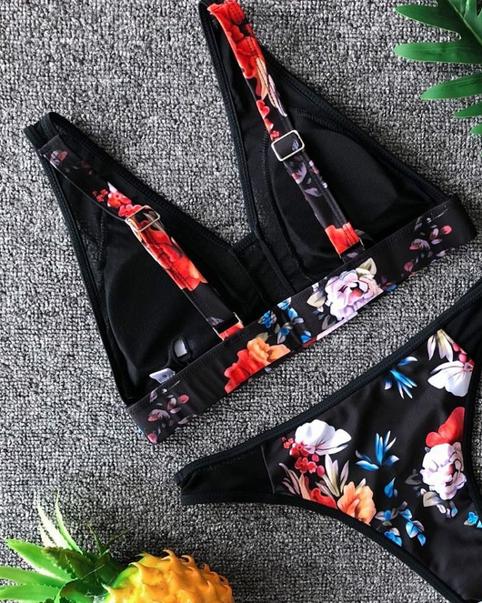 Bikini Halter Fruncido para Busto Pequeño con Abertura Lateral - Image 3