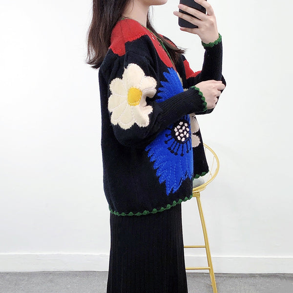 Blusa Tejida Étnica con Contraste de Colores y Flores